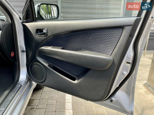 Сірий Міцубісі Аутлендер, об'ємом двигуна 2 л та пробігом 130 тис. км за 8500 $, фото 10 на Automoto.ua