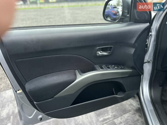 Серый Мицубиси Аутлендер, объемом двигателя 2.4 л и пробегом 61 тыс. км за 11300 $, фото 37 на Automoto.ua