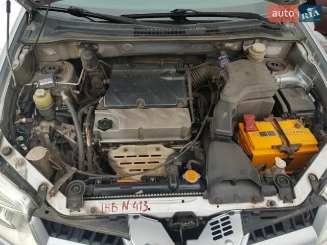 Серый Мицубиси Аутлендер, объемом двигателя 2.38 л и пробегом 700 тыс. км за 7058 $, фото 1 на Automoto.ua