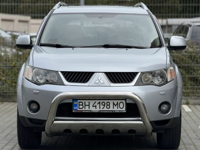 Серый Мицубиси Аутлендер, объемом двигателя 3 л и пробегом 175 тыс. км за 8500 $, фото 2 на Automoto.ua