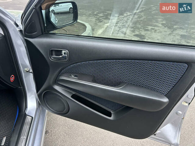 Серый Мицубиси Аутлендер, объемом двигателя 2.38 л и пробегом 81 тыс. км за 8700 $, фото 12 на Automoto.ua