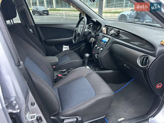 Серый Мицубиси Аутлендер, объемом двигателя 2.38 л и пробегом 81 тыс. км за 8700 $, фото 10 на Automoto.ua