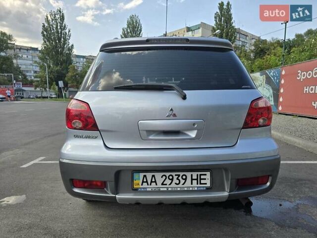 Серый Мицубиси Аутлендер, объемом двигателя 2 л и пробегом 151 тыс. км за 7500 $, фото 3 на Automoto.ua