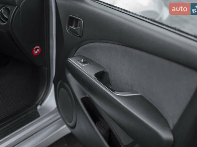 Сірий Міцубісі Аутлендер, об'ємом двигуна 2 л та пробігом 258 тис. км за 5650 $, фото 31 на Automoto.ua