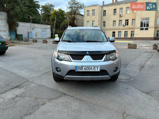 Сірий Міцубісі Аутлендер, об'ємом двигуна 2.36 л та пробігом 187 тис. км за 9300 $, фото 1 на Automoto.ua