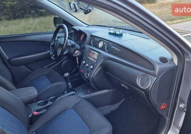 Серый Мицубиси Аутлендер, объемом двигателя 2 л и пробегом 157 тыс. км за 8300 $, фото 16 на Automoto.ua