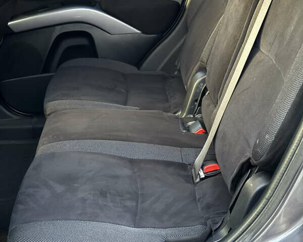 Серый Мицубиси Аутлендер, объемом двигателя 2.4 л и пробегом 210 тыс. км за 8300 $, фото 29 на Automoto.ua