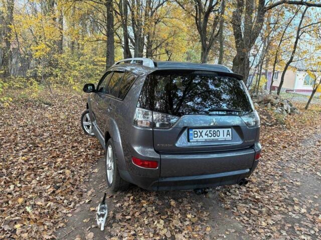 Міцубісі Аутлендер 2008 у Муровані курилівці на Automoto.ua Сірий Міцубісі Аутлендер, об'ємом двигуна 2 л та пробігом 203 тис. км за 8999 $, фото 5 на Automoto.ua