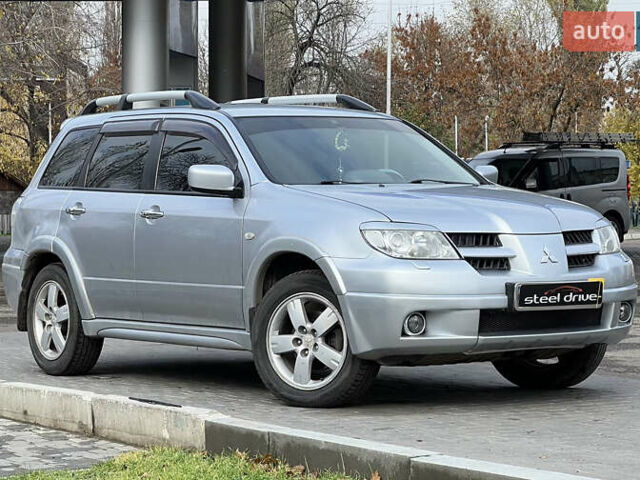 Серый Мицубиси Аутлендер, объемом двигателя 2.38 л и пробегом 197 тыс. км за 7699 $, фото 2 на Automoto.ua