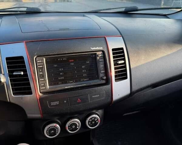 Серый Мицубиси Аутлендер, объемом двигателя 2.18 л и пробегом 287 тыс. км за 10200 $, фото 17 на Automoto.ua