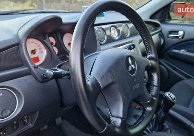 Серый Мицубиси Аутлендер, объемом двигателя 2 л и пробегом 157 тыс. км за 8300 $, фото 23 на Automoto.ua