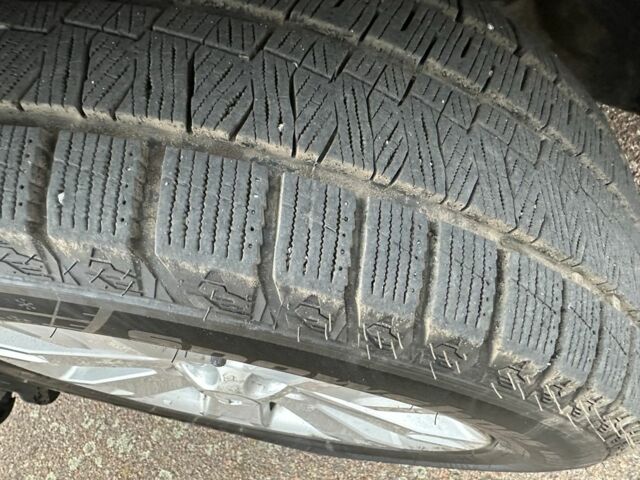 Серый Мицубиси Аутлендер, объемом двигателя 2 л и пробегом 200 тыс. км за 8300 $, фото 12 на Automoto.ua