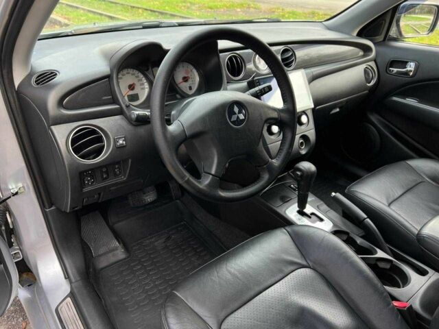 Серый Мицубиси Аутлендер, объемом двигателя 2.4 л и пробегом 170 тыс. км за 6900 $, фото 11 на Automoto.ua