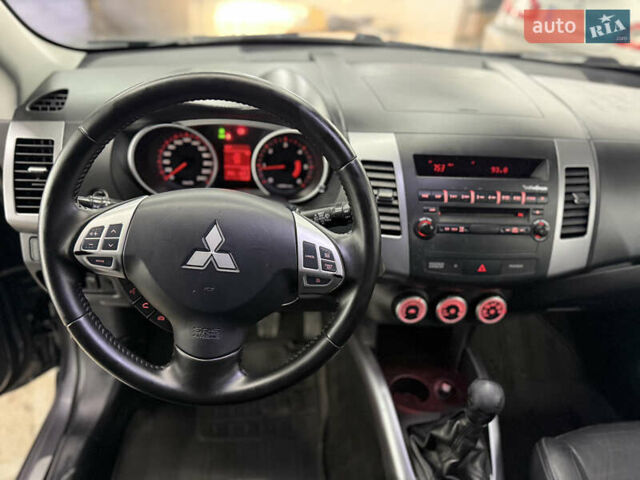 Сірий Міцубісі Аутлендер, об'ємом двигуна 2 л та пробігом 235 тис. км за 8950 $, фото 33 на Automoto.ua