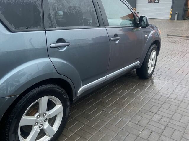 Сірий Міцубісі Аутлендер, об'ємом двигуна 2 л та пробігом 330 тис. км за 4950 $, фото 4 на Automoto.ua