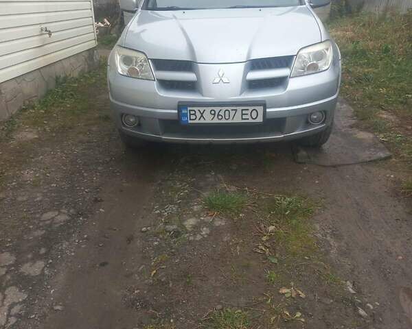 Серый Мицубиси Аутлендер, объемом двигателя 2 л и пробегом 311 тыс. км за 7100 $, фото 3 на Automoto.ua