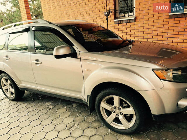 Сірий Міцубісі Аутлендер, об'ємом двигуна 2.36 л та пробігом 195 тис. км за 9500 $, фото 6 на Automoto.ua