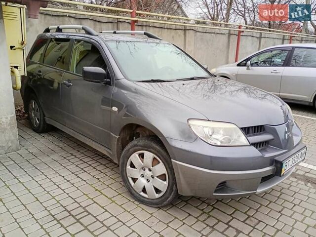 Серый Мицубиси Аутлендер, объемом двигателя 2 л и пробегом 300 тыс. км за 6000 $, фото 3 на Automoto.ua