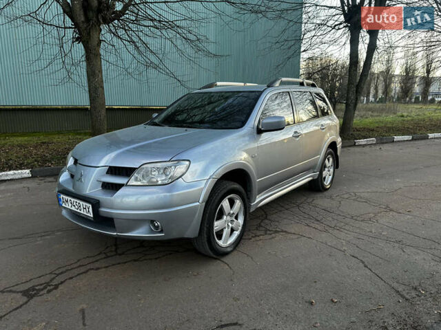 Серый Мицубиси Аутлендер, объемом двигателя 2.4 л и пробегом 320 тыс. км за 6000 $, фото 5 на Automoto.ua