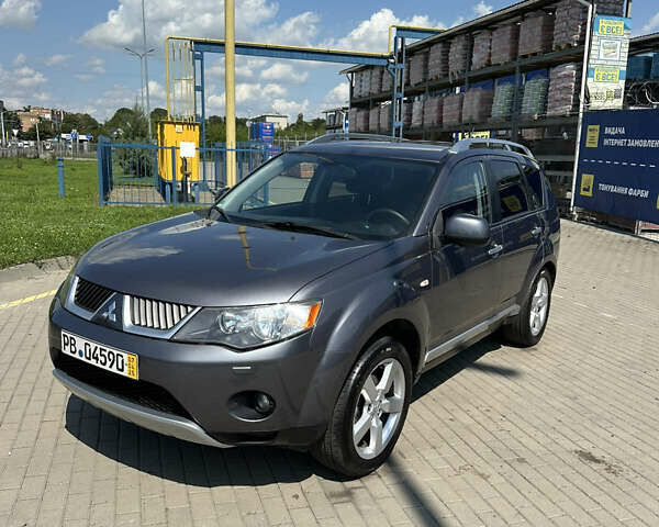 Мицубиси Аутлендер 2008 в Кременце на Automoto.ua Серый Мицубиси Аутлендер, объемом двигателя 2.2 л и пробегом 162 тыс. км за 9500 $, фото 1 на Automoto.ua