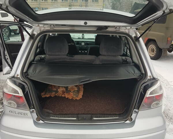 Серый Мицубиси Аутлендер, объемом двигателя 2.38 л и пробегом 700 тыс. км за 7058 $, фото 6 на Automoto.ua