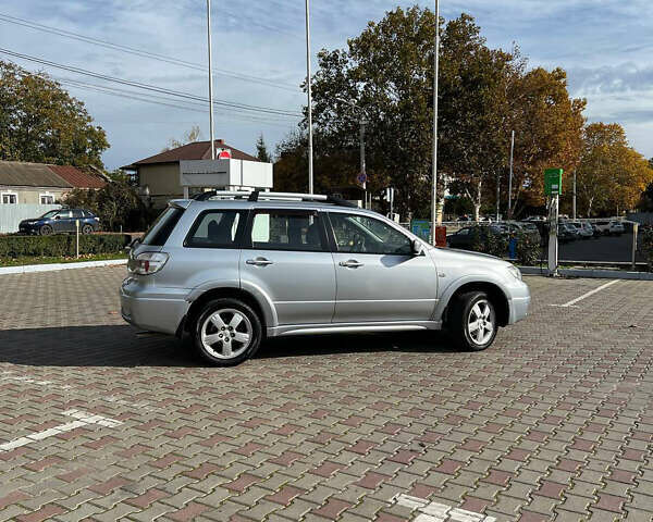 Сірий Міцубісі Аутлендер, об'ємом двигуна 2 л та пробігом 214 тис. км за 6900 $, фото 2 на Automoto.ua