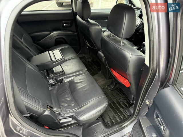 Сірий Міцубісі Аутлендер, об'ємом двигуна 2 л та пробігом 237 тис. км за 8999 $, фото 44 на Automoto.ua