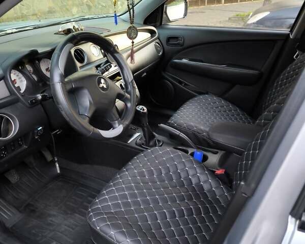 Сірий Міцубісі Аутлендер, об'ємом двигуна 2 л та пробігом 161 тис. км за 7500 $, фото 7 на Automoto.ua