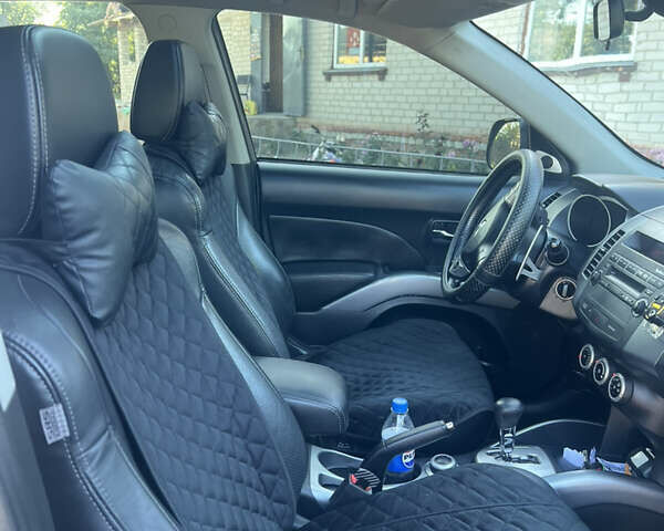 Серый Мицубиси Аутлендер, объемом двигателя 2.36 л и пробегом 245 тыс. км за 9300 $, фото 5 на Automoto.ua