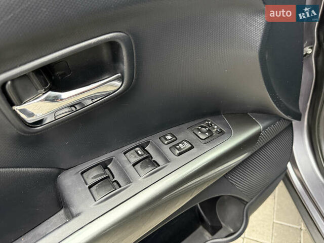 Сірий Міцубісі Аутлендер, об'ємом двигуна 2 л та пробігом 237 тис. км за 8999 $, фото 34 на Automoto.ua