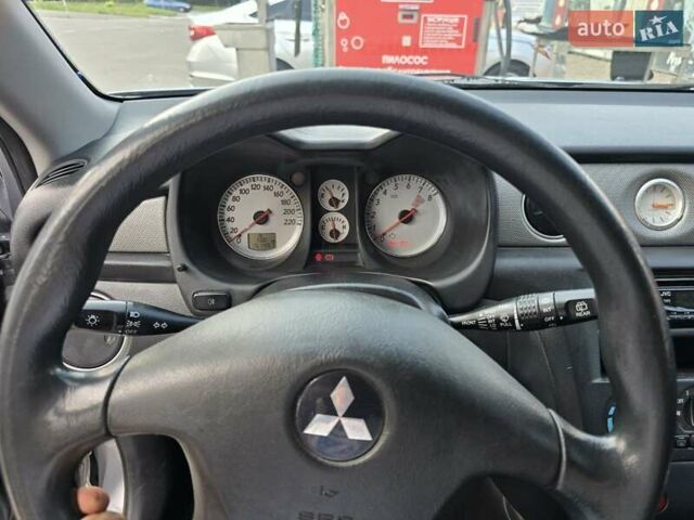 Серый Мицубиси Аутлендер, объемом двигателя 2 л и пробегом 151 тыс. км за 7500 $, фото 5 на Automoto.ua