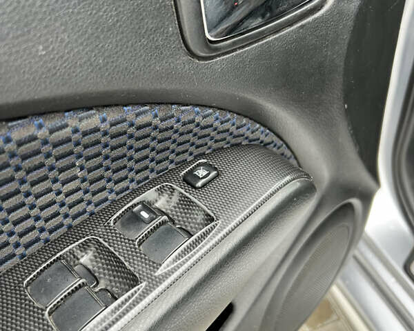 Серый Мицубиси Аутлендер, объемом двигателя 2 л и пробегом 209 тыс. км за 7200 $, фото 13 на Automoto.ua