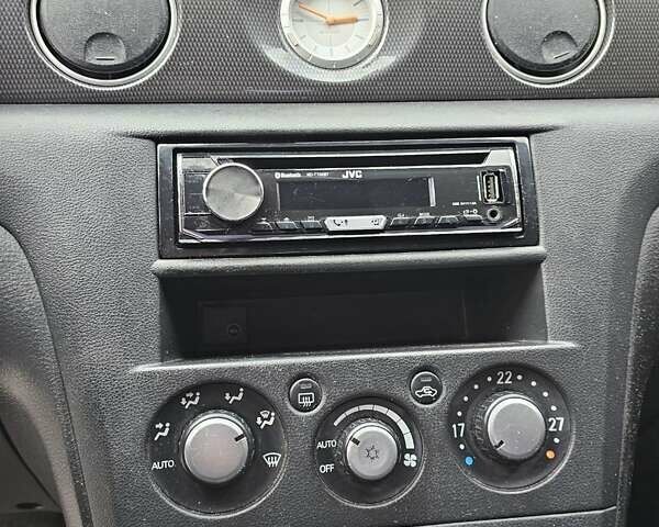 Сірий Міцубісі Аутлендер, об'ємом двигуна 2.38 л та пробігом 230 тис. км за 5500 $, фото 7 на Automoto.ua