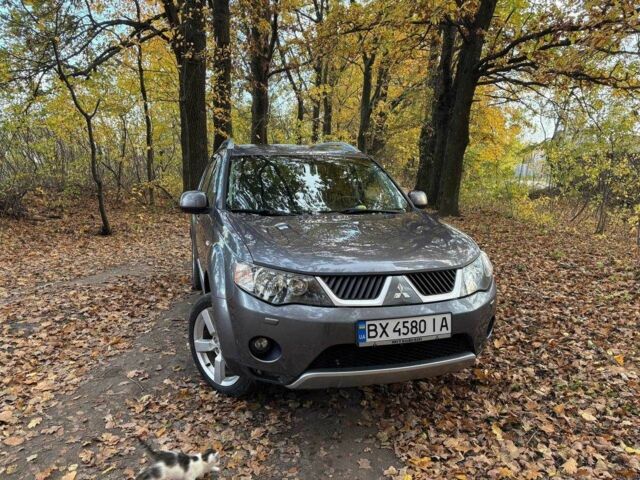 Міцубісі Аутлендер 2008 у Муровані курилівці на Automoto.ua Сірий Міцубісі Аутлендер, об'ємом двигуна 2 л та пробігом 203 тис. км за 8999 $, фото 3 на Automoto.ua