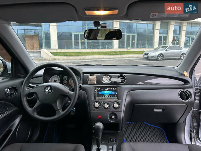 Серый Мицубиси Аутлендер, объемом двигателя 2.38 л и пробегом 81 тыс. км за 8700 $, фото 7 на Automoto.ua