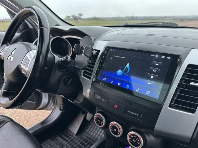 Серый Мицубиси Аутлендер, объемом двигателя 2 л и пробегом 200 тыс. км за 8300 $, фото 23 на Automoto.ua