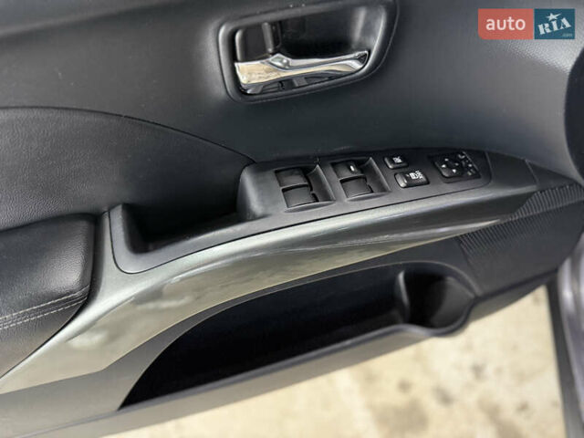 Сірий Міцубісі Аутлендер, об'ємом двигуна 2 л та пробігом 235 тис. км за 8950 $, фото 29 на Automoto.ua