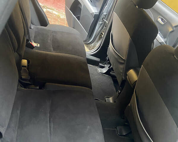 Серый Мицубиси Аутлендер, объемом двигателя 1.97 л и пробегом 229 тыс. км за 8500 $, фото 16 на Automoto.ua