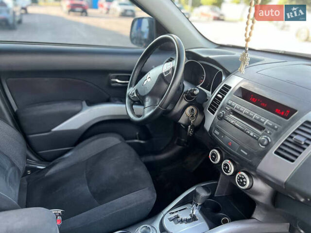 Сірий Міцубісі Аутлендер, об'ємом двигуна 2.36 л та пробігом 229 тис. км за 8900 $, фото 6 на Automoto.ua