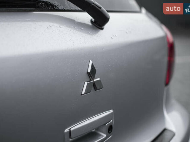 Сірий Міцубісі Аутлендер, об'ємом двигуна 2 л та пробігом 258 тис. км за 5650 $, фото 11 на Automoto.ua