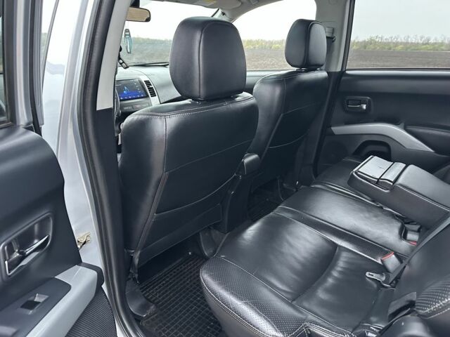 Серый Мицубиси Аутлендер, объемом двигателя 2 л и пробегом 200 тыс. км за 8300 $, фото 17 на Automoto.ua