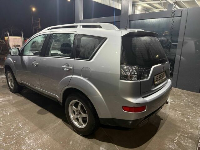 Серый Мицубиси Аутлендер, объемом двигателя 2.4 л и пробегом 208 тыс. км за 7600 $, фото 2 на Automoto.ua