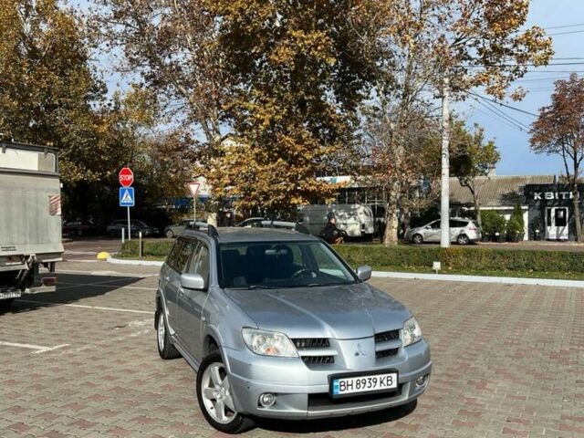 Серый Мицубиси Аутлендер, объемом двигателя 2 л и пробегом 214 тыс. км за 7300 $, фото 7 на Automoto.ua