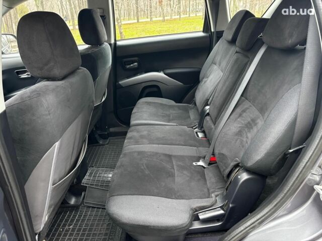 Серый Мицубиси Аутлендер, объемом двигателя 2.4 л и пробегом 237 тыс. км за 8490 $, фото 14 на Automoto.ua