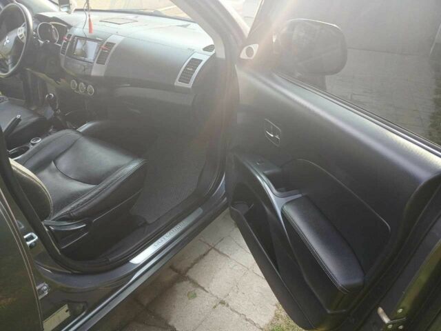 Сірий Міцубісі Аутлендер, об'ємом двигуна 2.2 л та пробігом 270 тис. км за 9800 $, фото 10 на Automoto.ua