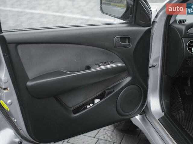 Сірий Міцубісі Аутлендер, об'ємом двигуна 2 л та пробігом 258 тис. км за 5650 $, фото 19 на Automoto.ua