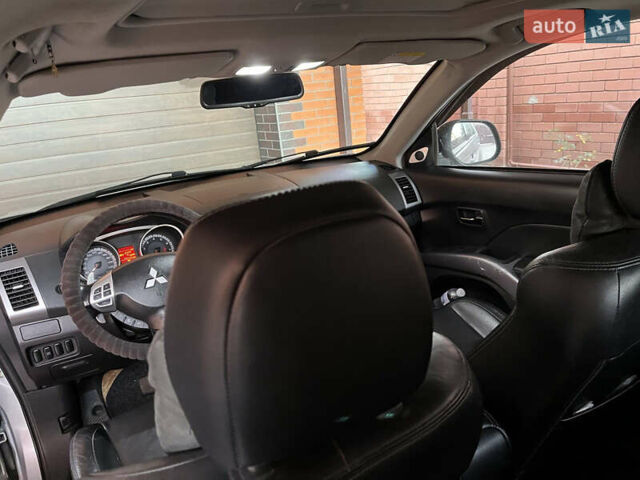 Сірий Міцубісі Аутлендер, об'ємом двигуна 2.36 л та пробігом 195 тис. км за 9500 $, фото 3 на Automoto.ua
