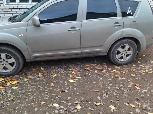 Сірий Міцубісі Аутлендер, об'ємом двигуна 2 л та пробігом 262 тис. км за 4700 $, фото 6 на Automoto.ua