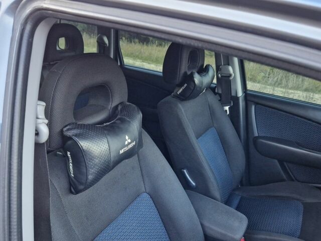 Міцубісі Аутлендер 2008 у Кременчуге на Automoto.ua Сірий Міцубісі Аутлендер, об'ємом двигуна 2 л та пробігом 157 тис. км за 8300 $, фото 10 на Automoto.ua