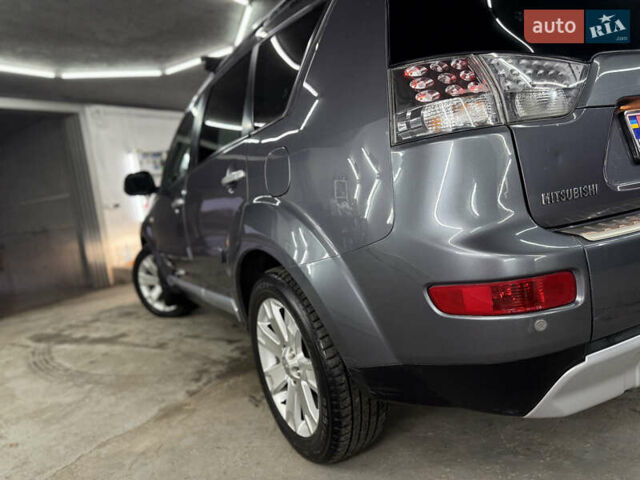 Сірий Міцубісі Аутлендер, об'ємом двигуна 2 л та пробігом 235 тис. км за 8950 $, фото 17 на Automoto.ua